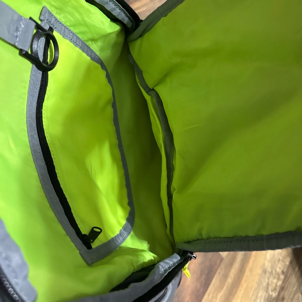 Under Armour Storm Backpack Gray & Neon Heat Gear Adjustable Straps School - Picture 6 of 7